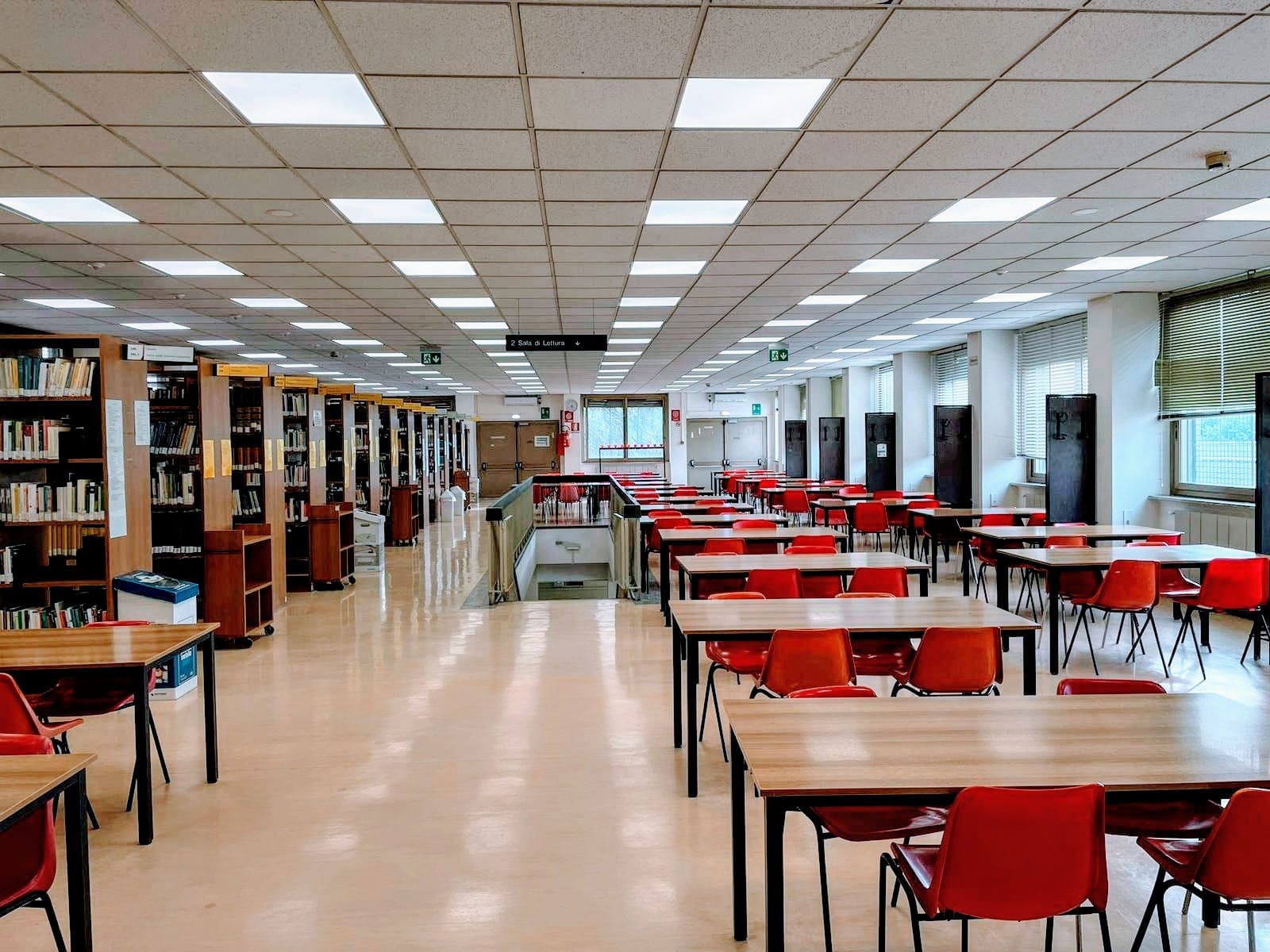Interno biblioteca